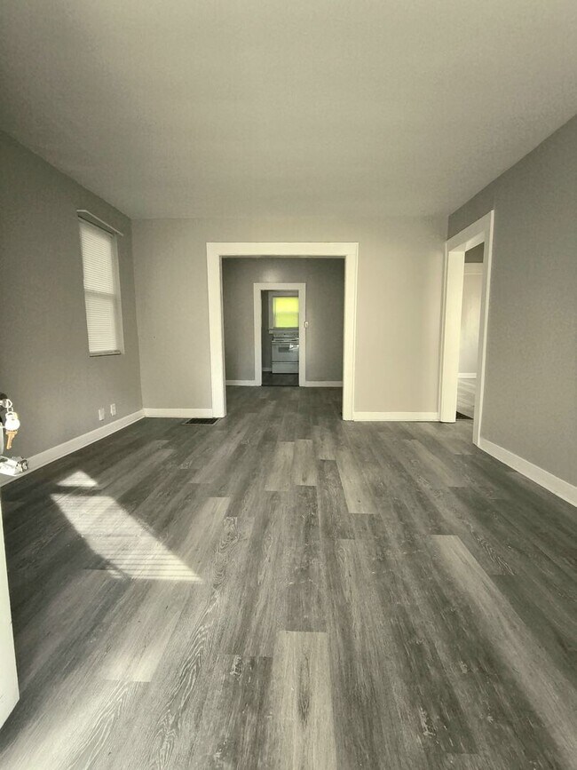Building Photo - Charming 2br/1ba house near downtown