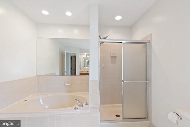 Building Photo - 4970 Manor House Ct