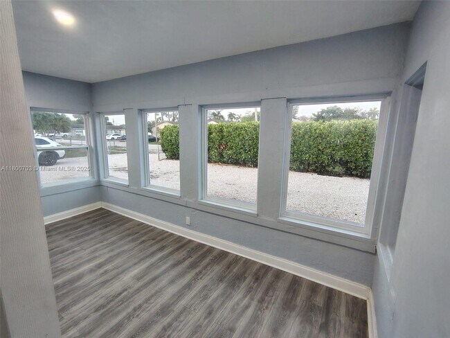 Building Photo - 115 Walker Ave