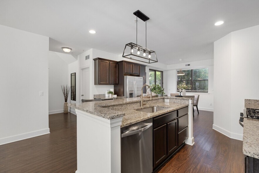 Building Photo - 1250 Diamond Ct