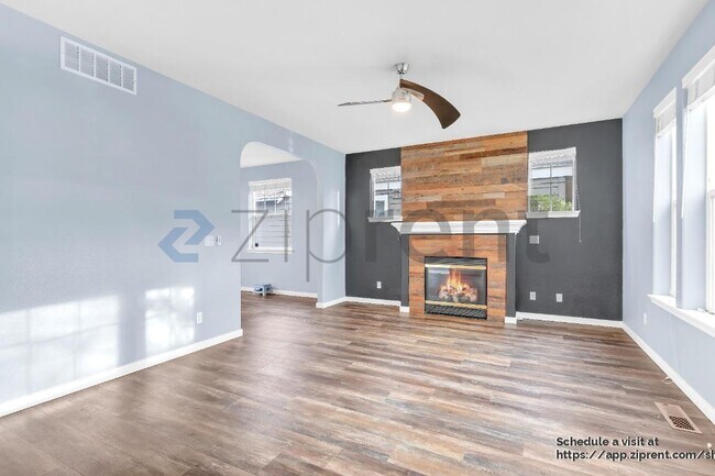 Building Photo - 5037 N Cecelia St