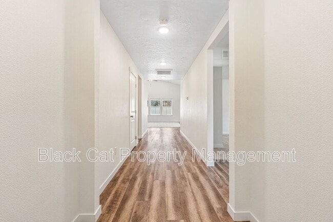 Building Photo - 10604 W New Berlin Dr