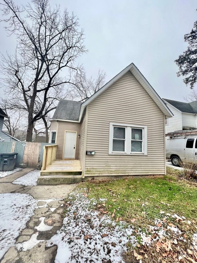 NEW LISTING!! 2 BEDROOM HOUSE! 1409 High St Fort Wayne IN 46808