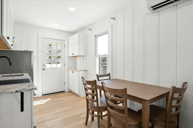 Building Photo - 11 43rd St