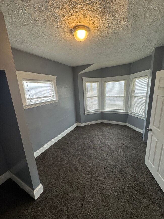 Building Photo - 3668 W 48th St