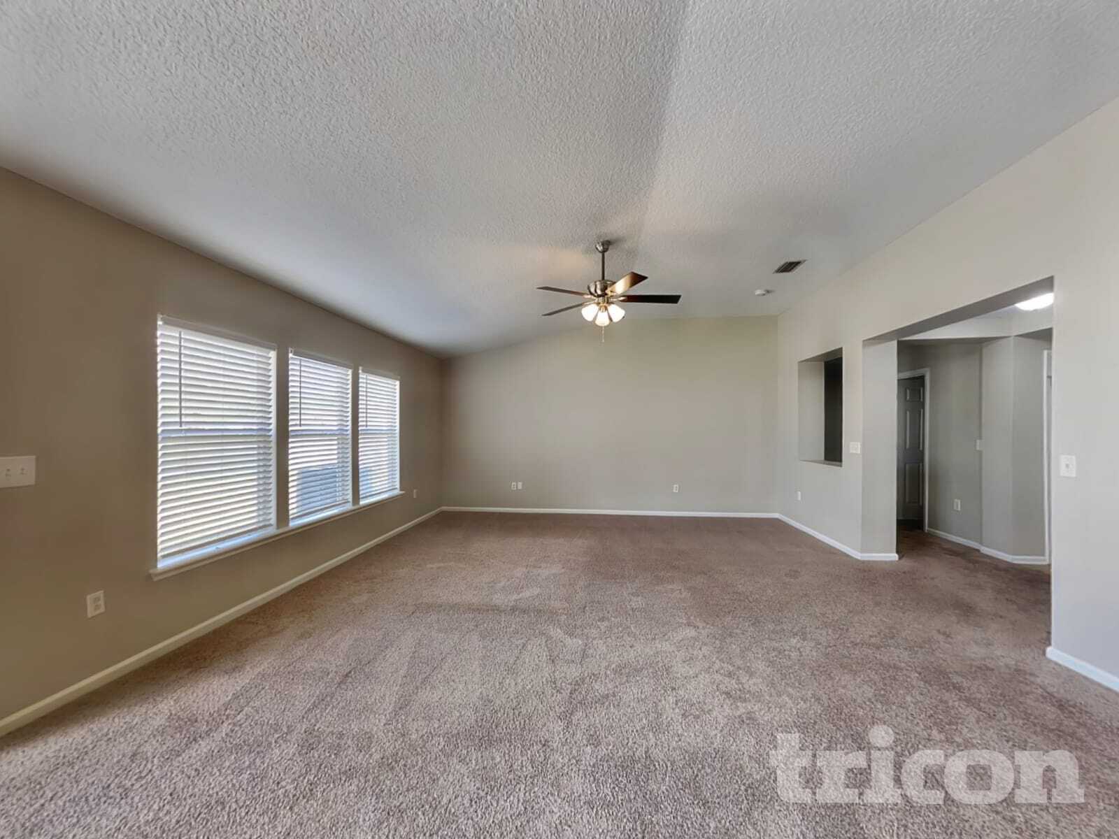 Building Photo - 11238 Justin Oaks Dr N