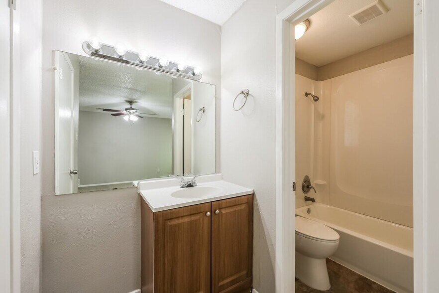 Building Photo - 7517 Marlinda Cir