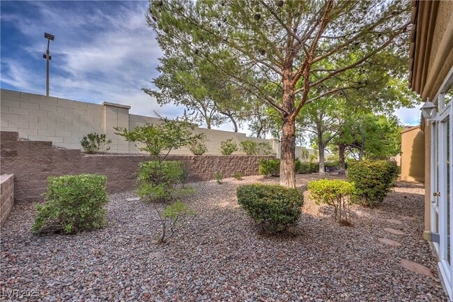 Building Photo - 10634 Sky Meadows Ave