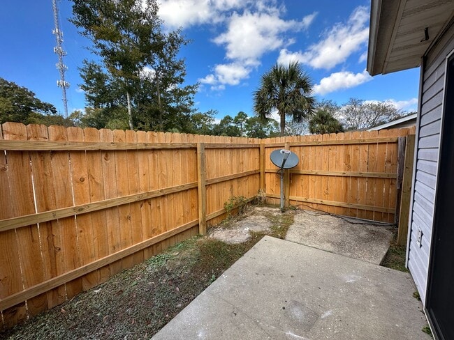 Building Photo - 2 Bedroom 2 bath unit for rent ~ water, sewer, trash, pest control and lawn care included!