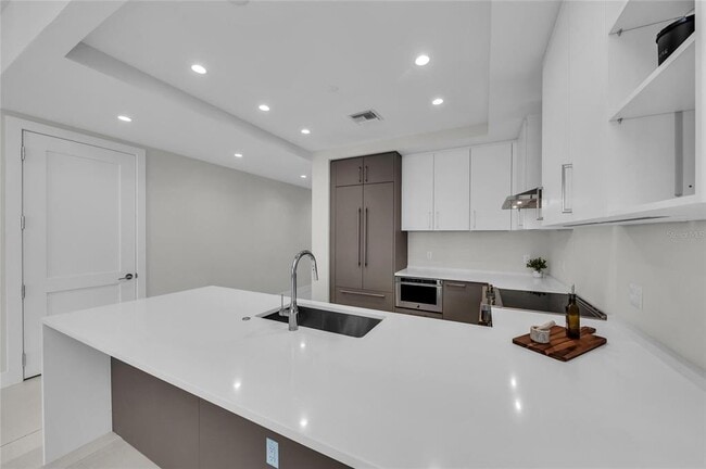 Building Photo - 275 1st Ave S