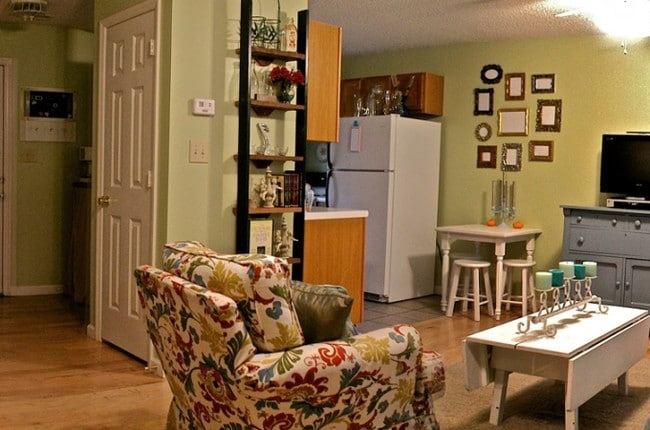 Living Room - Vineyard Apartment & Townhomes