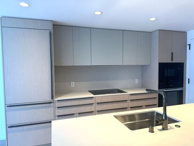 Building Photo - The Park Ward Village - High Floor One Bedroom, One Bath, Den with Ocean Views!