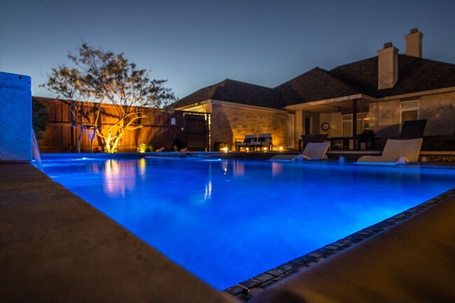 Building Photo - Stunning 4-Bedroom Luxury Home with Resort-Style Pool in Prestigious Oakmont Estates – Available ...