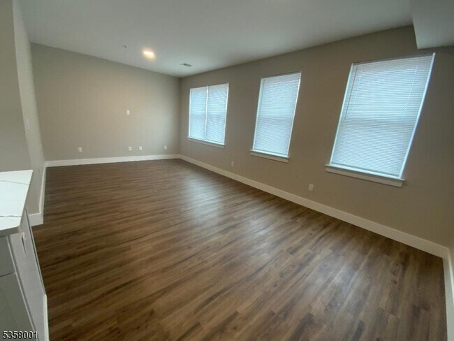 Building Photo - 120 Elm St