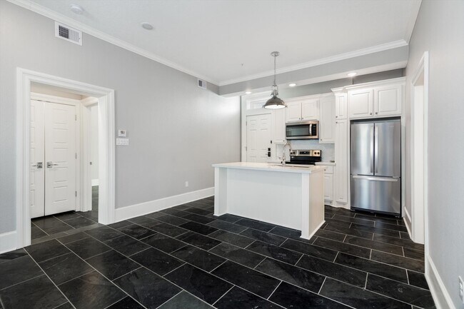 Building Photo - 2401 Market St