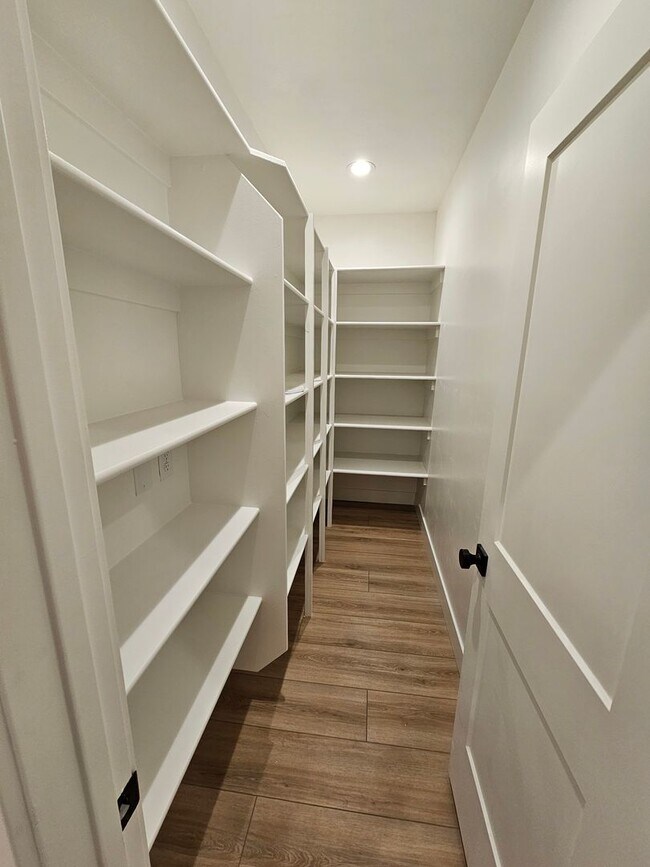 Building Photo - Crapo's 156 Duplex