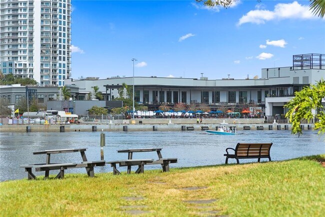 Building Photo - 943 Normandy Trace Rd