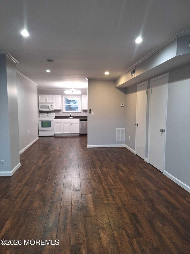 Building Photo - 135 Briar Mills Dr