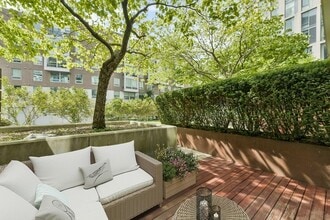 Building Photo - 2 Earhart St