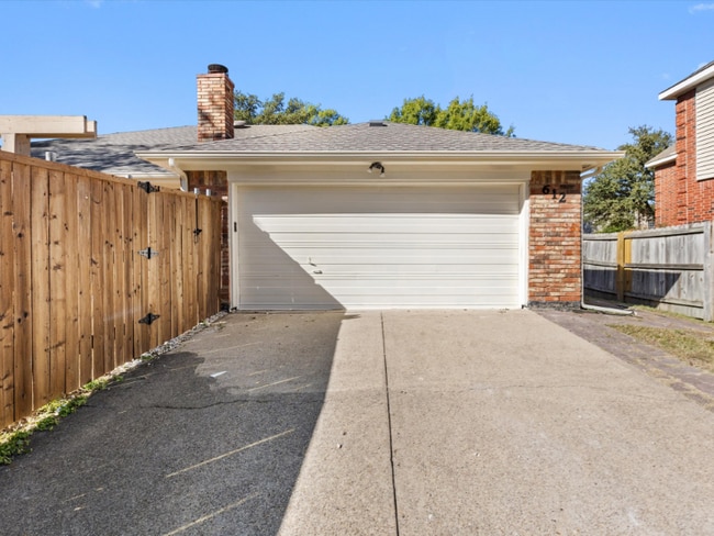 Building Photo - 612 De Soto Dr