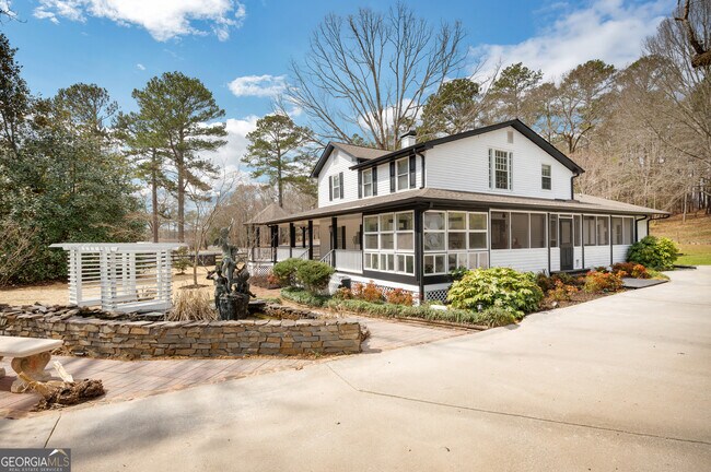 Building Photo - 813 Sandy Creek Rd