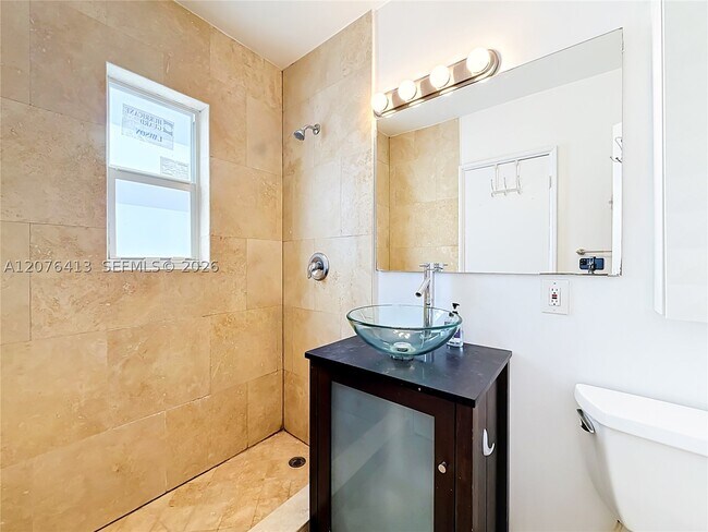 Building Photo - 2463 Pine Tree Dr
