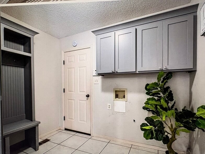 Building Photo - 3109 Glen Flora Way