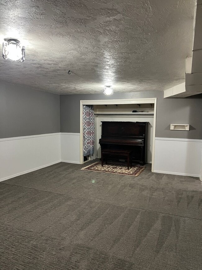 Building Photo - Charming 4-Bed, 1.5-Bath Home on the Outsk...