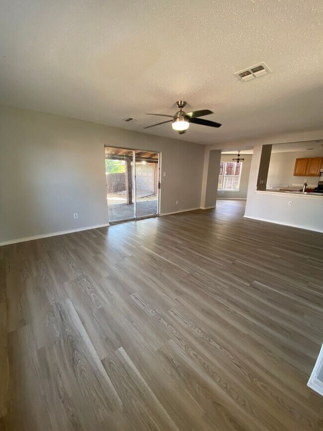 Building Photo - 1220 Crabtree Ct