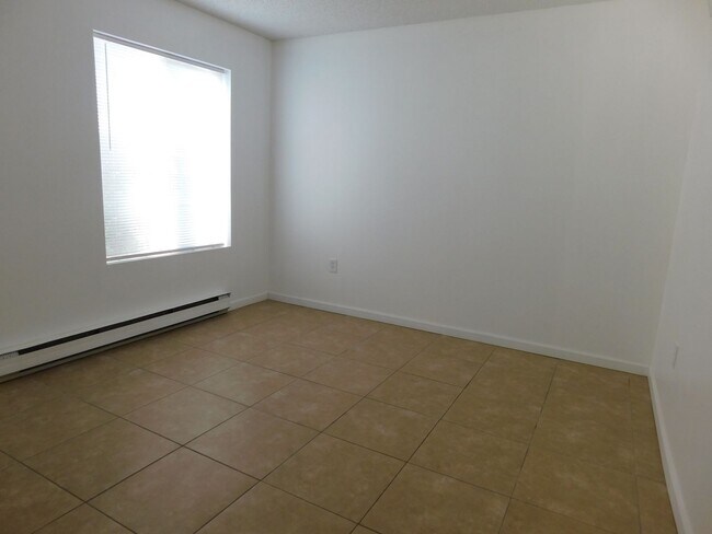 Building Photo - 869 Iowa Ave