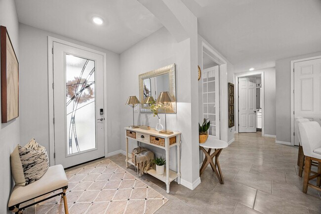 Building Photo - 14610 Edgewater Cir