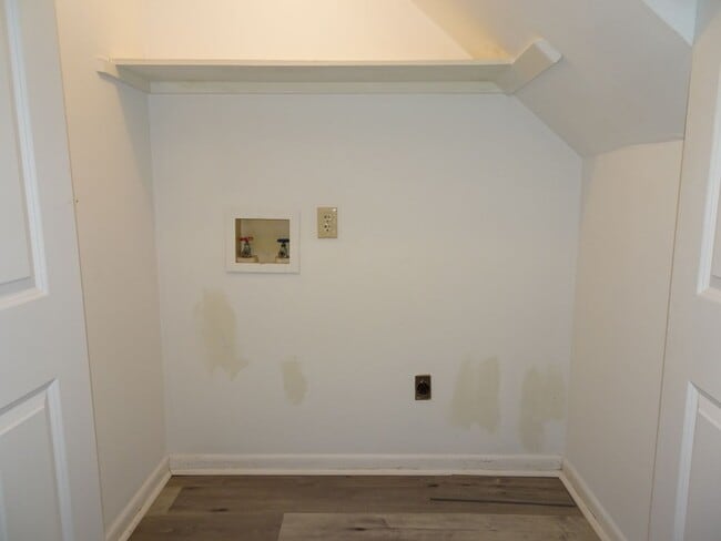 Building Photo - 3 Bedroom 2.5 bath Townhome rental in Rale...