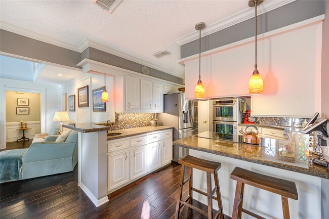 Building Photo - 22526 Cove Hollow Dr