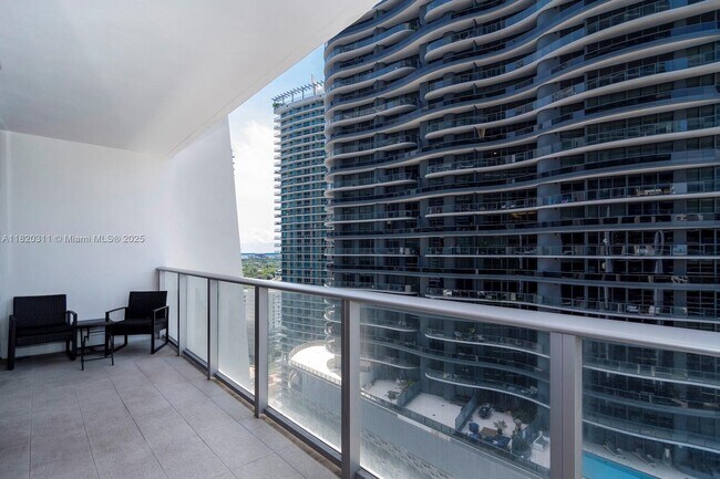 Building Photo - 1010 Brickell Ave