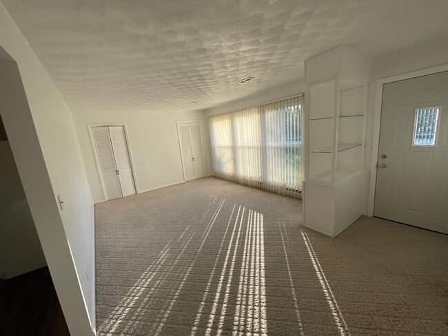 Building Photo - Raised Ranch with a 2 car attached garage in PV Schools