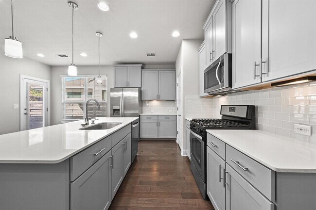 Building Photo - 2108 Hermia St