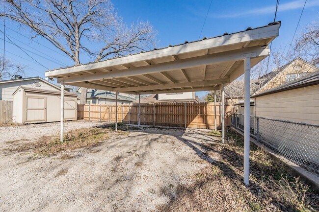 Building Photo - 2 bedroom 1 bath duplex in Arlington Heights