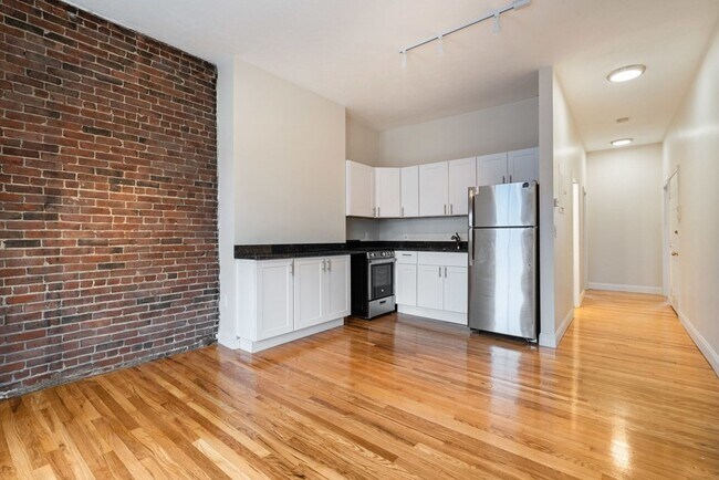 Building Photo - 676 Tremont St