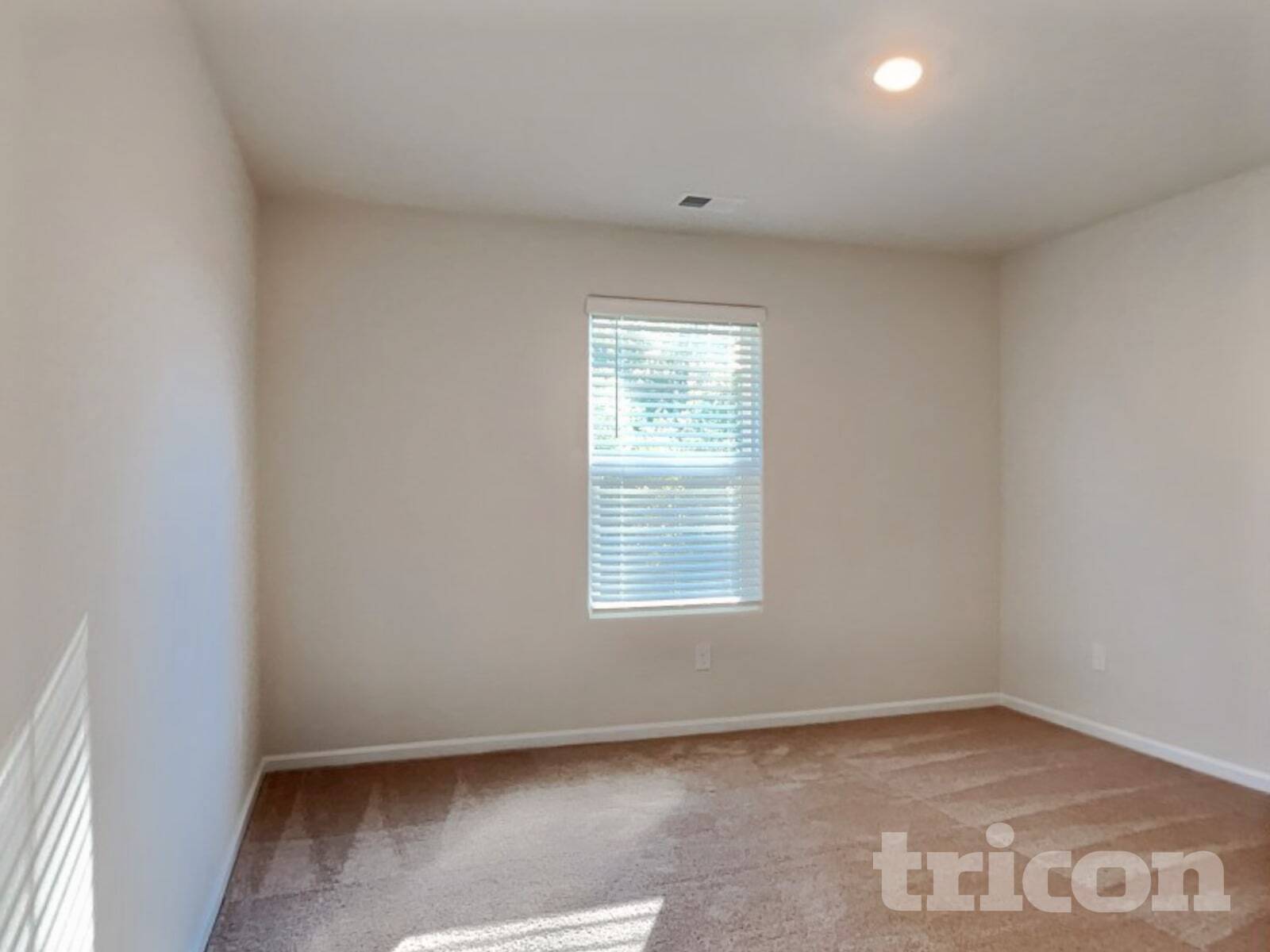 Building Photo - 2118 Southlea Dr