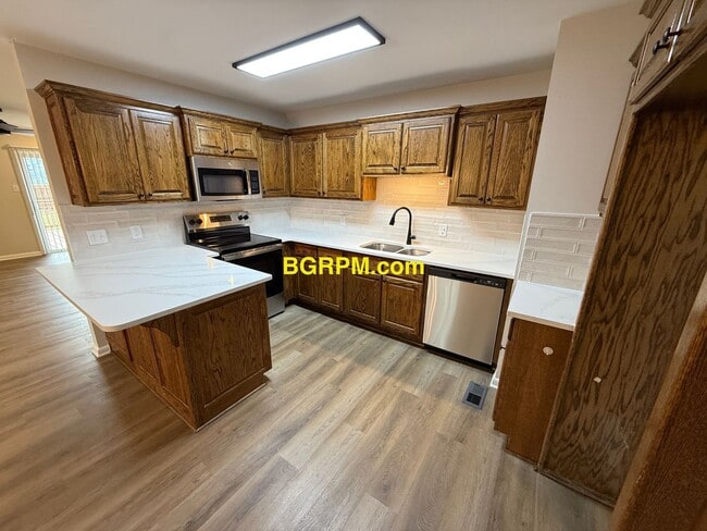 Building Photo - 3 BD 2 BA