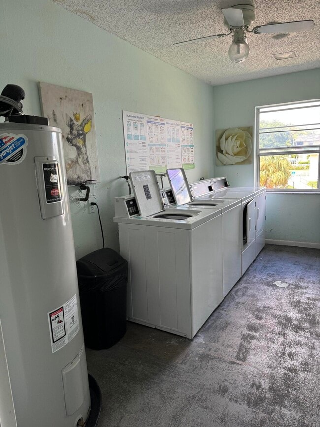 Building Photo - 4990 E Sabal Palm Blvd