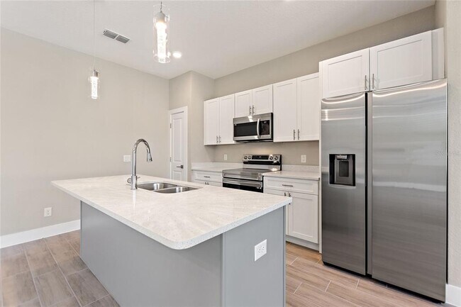 Building Photo - 326 Royal Palm Wy