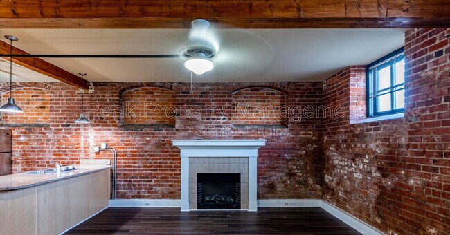 Building Photo - 801 Hinton St