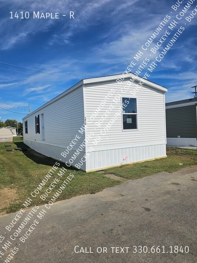 Building Photo - 1410 Maple-R