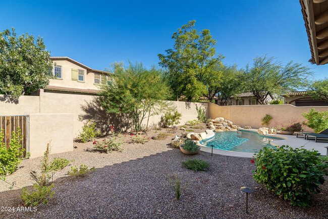 Building Photo - 9490 E Trailside View