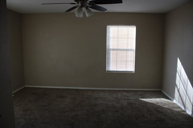 Building Photo - Updated 3 bedroom 1 Bathroom