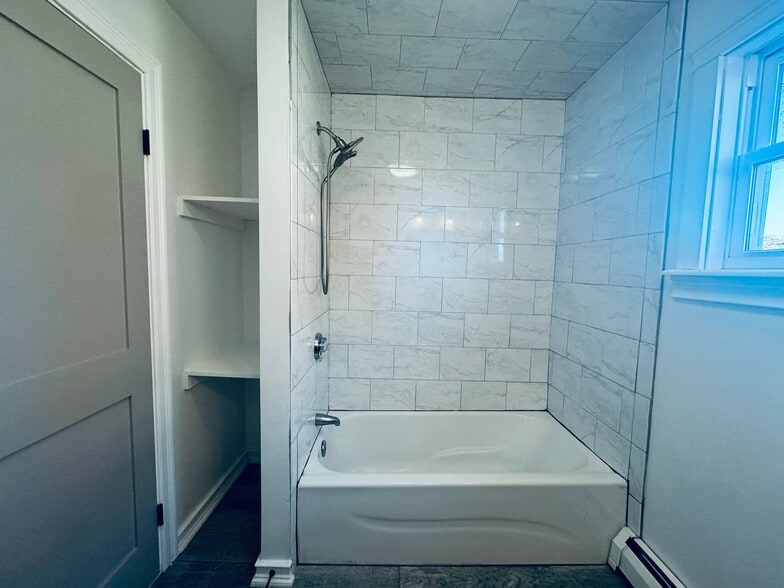 Bathroom - 43 Olo St