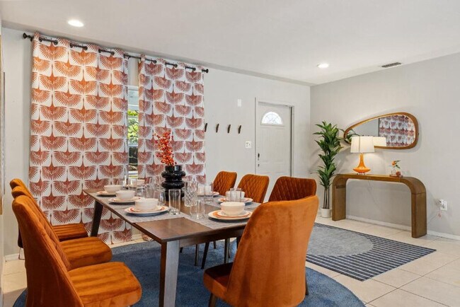 Building Photo - 451 Sharon Cir