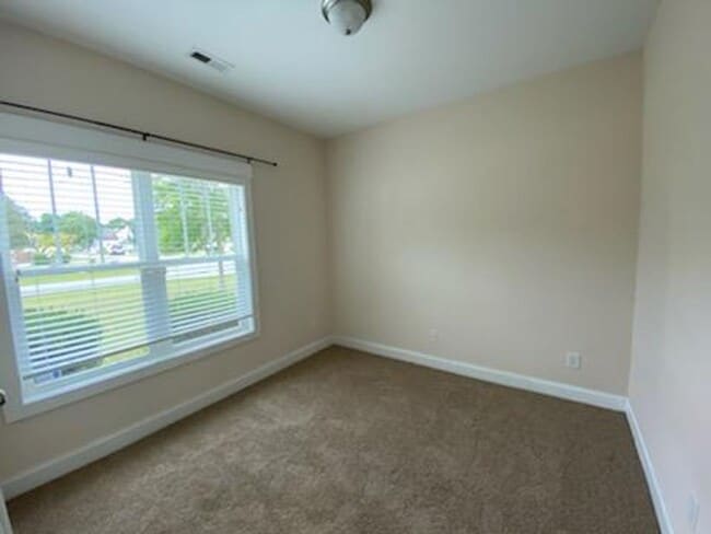 Building Photo - 3 Bed, 2 Bath unfurnished home with Bonus room in Escoba Bay!