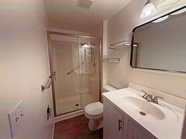 Building Photo - 184 Lynnbrook Dr